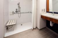 Ein Badezimmer in der Unterkunft Hampton Inn by Hilton New York Times Square