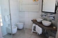 A bathroom at Dimora Marinucci