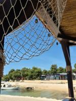 un filet sur un bateau dans l'eau dans l'établissement Relaxing Mobile Home Maestral - Beach, Private Jacuzzi, Pool Access, à Drage