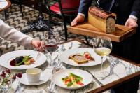 ホテルの敷地内または近くでの食事または食べ物