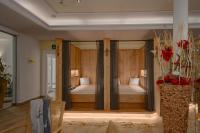 A bed or beds in a room at Felsners Hotel & Restaurant