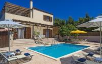 Bazén v ubytovaní Exclusive Crete Villa Villa Citrus 3 Bedroom Private Pool Rethymnon alebo v jeho blízkosti