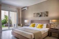 Posteľ alebo postele v izbe v ubytovaní Deluxe Kefalonia Apartment Apartment Hibiscus 3 Bedroom Pool Karavomilos