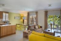 Posedenie v ubytovaní Deluxe Kefalonia Apartment Apartment Hibiscus 3 Bedroom Pool Karavomilos