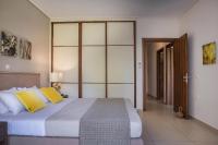 Posteľ alebo postele v izbe v ubytovaní Deluxe Kefalonia Apartment Apartment Hibiscus 3 Bedroom Pool Karavomilos