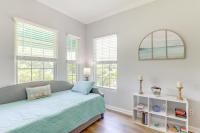 ein Schlafzimmer mit einem Bett und zwei Fenstern in der Unterkunft Less Than 2 Mi to Beach Savannah Shores Resort Condo! in Myrtle Beach