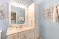 Ein Badezimmer in der Unterkunft Less Than 2 Mi to Beach Savannah Shores Resort Condo!