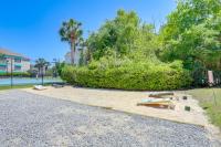 Ein Garten an der Unterkunft Less Than 2 Mi to Beach Savannah Shores Resort Condo!