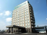 十和田市にあるホテルルートイン十和田の上に看板がある大きな建物