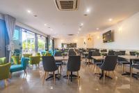 Un lugar para sentarse en Vitina Studios by Argus