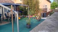 Ogród w obiekcie Cserke Gyöngye Apartman