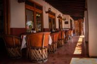 En restaurant eller et andet spisested på Hotel y Restaurant Embajadoras