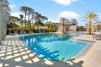 Der Swimmingpool an oder in der Nähe von Fairways 228 &quot;Bluegrass Bungalow&quot;