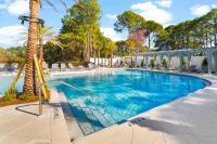Der Swimmingpool an oder in der Nähe von Fairways 228 &quot;Bluegrass Bungalow&quot;