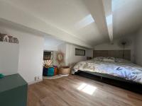 Posteľ alebo postele v izbe v ubytovaní MER ET SOLEIL Joli studio cabine mezzanine COSY Mt St Martin Cap d'Agde