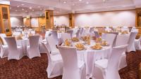 Crowne Plaza Kuwait Al Thuraya City by IHGにあるレストランまたは飲食店