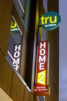Home2 Suites By Hilton Houston Downtown Convention Centerに飾ってある許可証、賞状、看板またはその他の書類