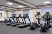 Home2 Suites By Hilton Houston Downtown Convention Centerにあるフィットネスセンターまたはフィットネス設備