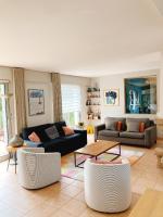 Posedenie v ubytovaní La BERNIQUE Maison familiale Confort & Espace 3 chambres Jardin WIFI