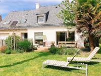 Vonkajšia záhrada v ubytovaní La BERNIQUE Maison familiale Confort & Espace 3 chambres Jardin WIFI