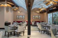 Restaurace v ubytování Vivanta Ernakulam, Marine Drive