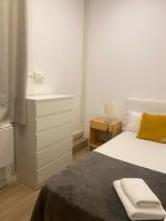 Posteľ alebo postele v izbe v ubytovaní 555 Apartments BCN