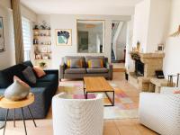 Posedenie v ubytovaní La BERNIQUE Maison familiale Confort & Espace 3 chambres Jardin WIFI