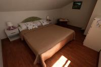 Posteľ alebo postele v izbe v ubytovaní Apartmani Kežić Drvenik