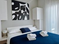 Posteľ alebo postele v izbe v ubytovaní AstraMaris Znjan - Deluxe beach suite with hot tub
