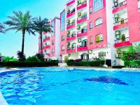 Bazén v ubytování Desert Pearl Apartment nebo v jeho okolí
