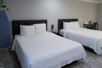 Capri Suites Anaheimにあるベッド