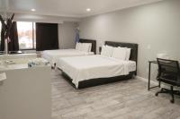 Capri Suites Anaheimにあるベッド