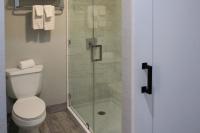 Capri Suites Anaheimにあるバスルーム