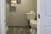 Capri Suites Anaheimにあるバスルーム