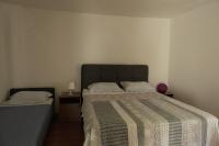 Posteľ alebo postele v izbe v ubytovaní Apartmani Kežić Drvenik