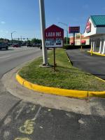 ein Schild am Straßenrand in der Unterkunft labh inc Motel in Norfolk
