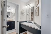 Ocean Forest Plaza Cozy Oceanfront Unit 1910にあるバスルーム