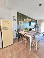 A kitchen or kitchenette at Los Nietos Apartment