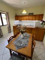 Kuchyň nebo kuchyňský kout v ubytování Village Apartment