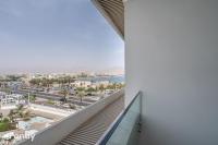 Ein Balkon oder eine Terrasse in der Unterkunft Luxury Apartments And Studios At Sea Side By Rently