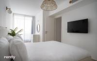 TV&#47;Unterhaltungsangebot in der Unterkunft Luxury Apartments And Studios At Sea Side By Rently