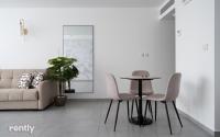 Ein Sitzbereich in der Unterkunft Luxury Apartments And Studios At Sea Side By Rently