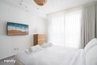 Ein Bett oder Betten in einem Zimmer der Unterkunft Luxury Apartments And Studios At Sea Side By Rently