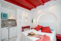 Posteľ alebo postele v izbe v ubytovaní Naxos Evilion Luxury Apartments & Suites