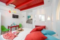 Posteľ alebo postele v izbe v ubytovaní Naxos Evilion Luxury Apartments & Suites