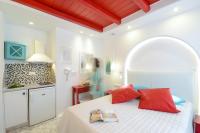 Posteľ alebo postele v izbe v ubytovaní Naxos Evilion Luxury Apartments & Suites