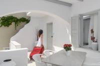 Posedenie v ubytovaní Naxos Evilion Luxury Apartments & Suites