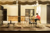 Ein Sitzbereich in der Unterkunft Boro Hanok Hostel in Myeongdong