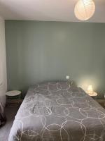 Posteľ alebo postele v izbe v ubytovaní Les appartements d’Edgar