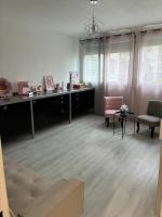 Posedenie v ubytovaní Appartement Bron